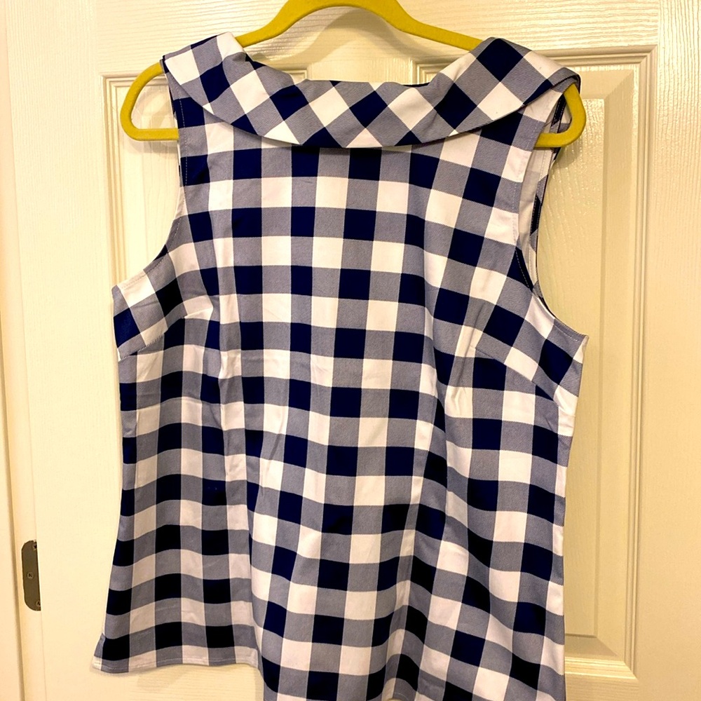 Navy blue large check sleeveless and washable shirt